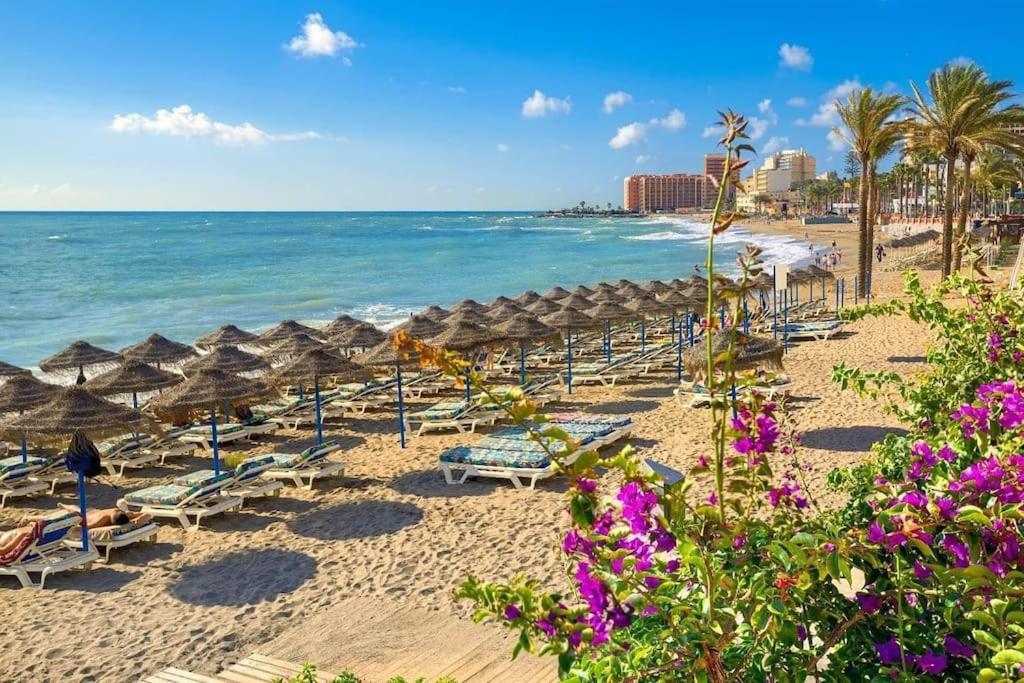 Klimatyczny Loft I Egzotyczny Basen Lägenhet Benalmádena Exteriör bild